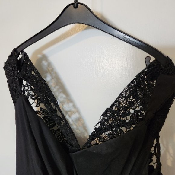 DISTINCTIVE BLACK TAFFETA DRESS WITH LACE UPPER BACK - Picture 7 of 8